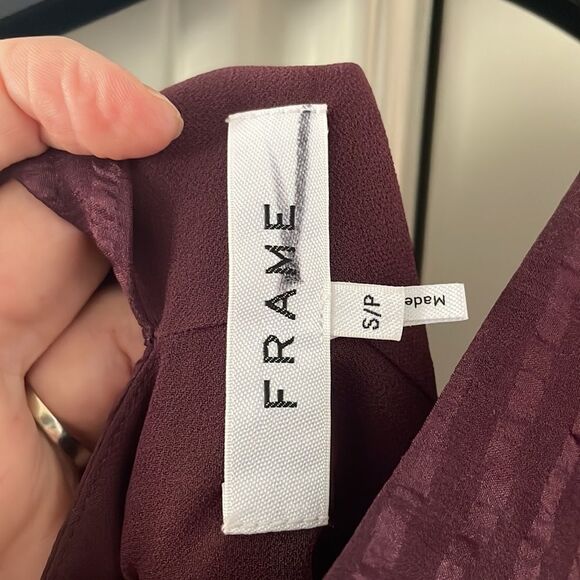 🎀FRAME draped textured silk halter top in Cabernet small - Picture 14 of 16